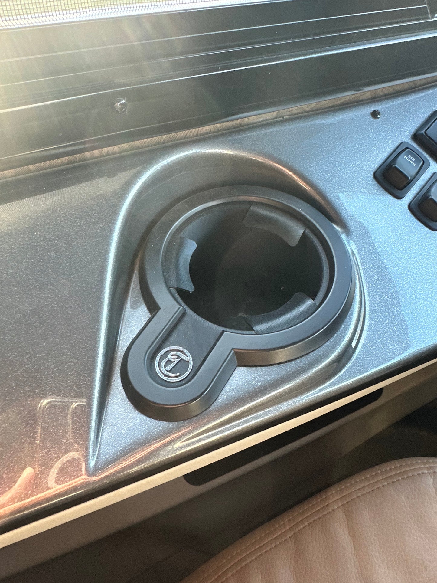 Tiffin Universal Cup Holder